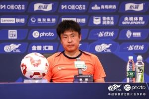 郑龙:这场比赛有一些红牌和停赛,但是不影响我们对胜利的渴望