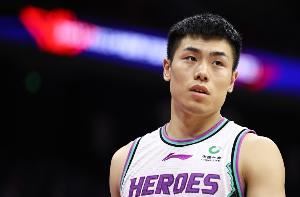 媒体人：刘毅张旭已经和山东男篮完成续约 王证将上调一线队