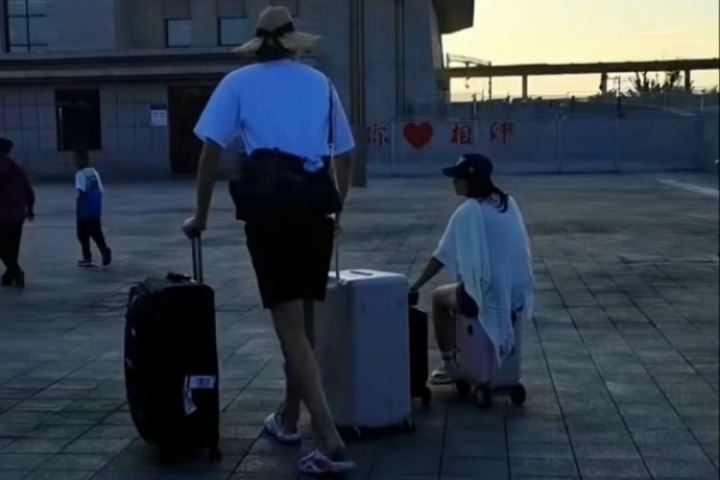  假期结束😎杨瀚森结束新疆旅行 将赴美参加8月11日开始的短训营